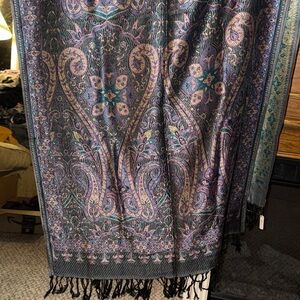 Elegant Paisley cashmere pashmina by Eve